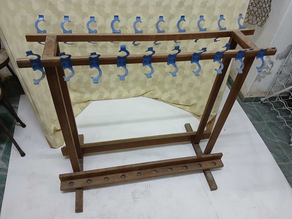 Antigo Suporte / Expositor para Canas de Pesca - Pescador