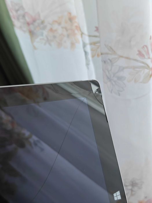 Microsoft Surface Pro 3 i5-4300U 4/128 ГБ + док-станція та 2 блоки живлення