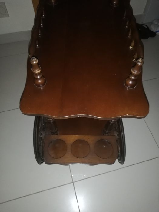 Carrinho de chá clássico em madeira