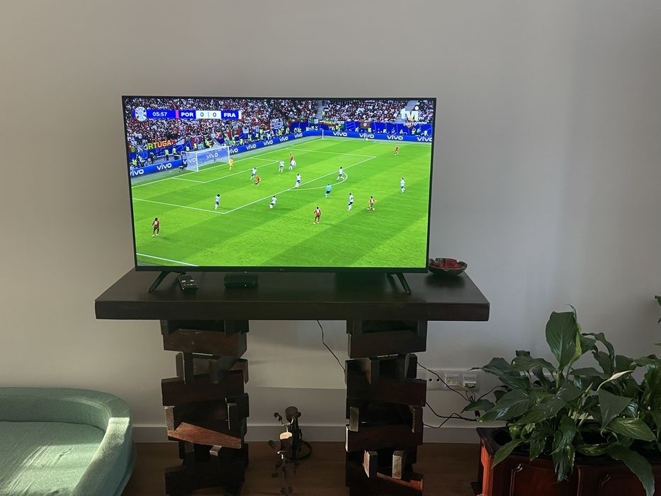 Consola Gato Preto em madeira de castanho