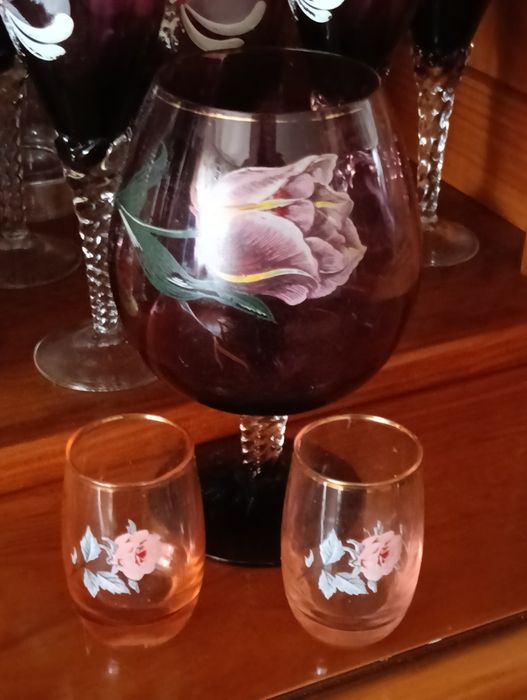 Belo copo balão grande e dois pequeninos copos