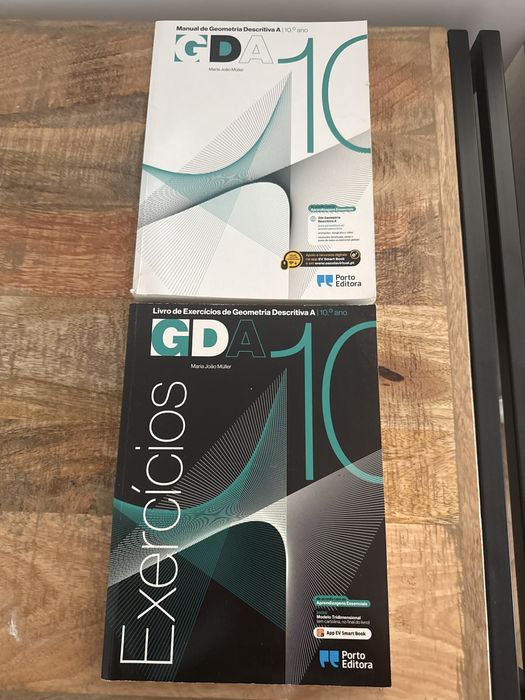 Manual de Geometria descritiva 10 ano + livro de exercicios