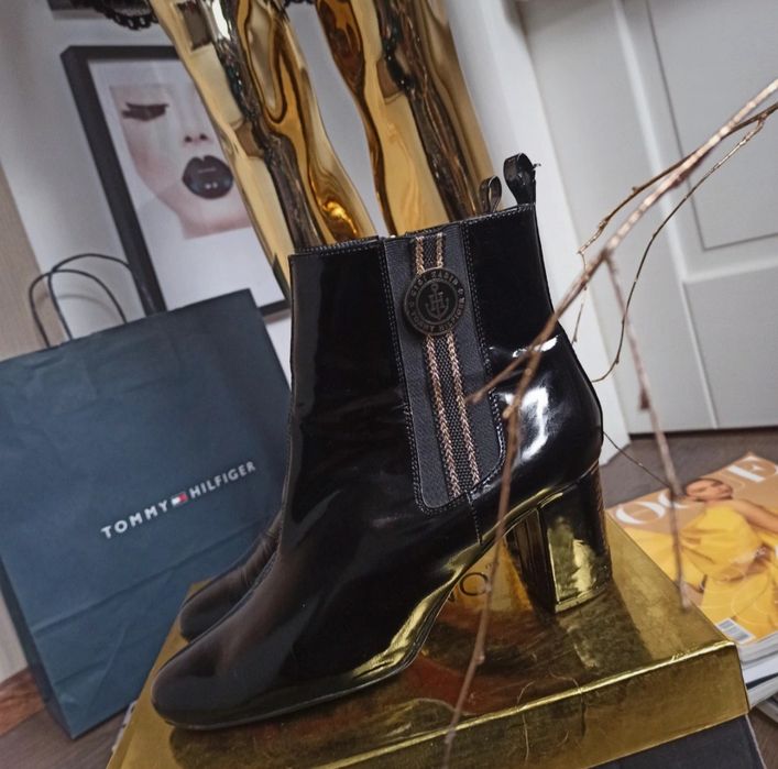 Tommy Hilfiger Gigi Hadid skórzane botki lakierowane