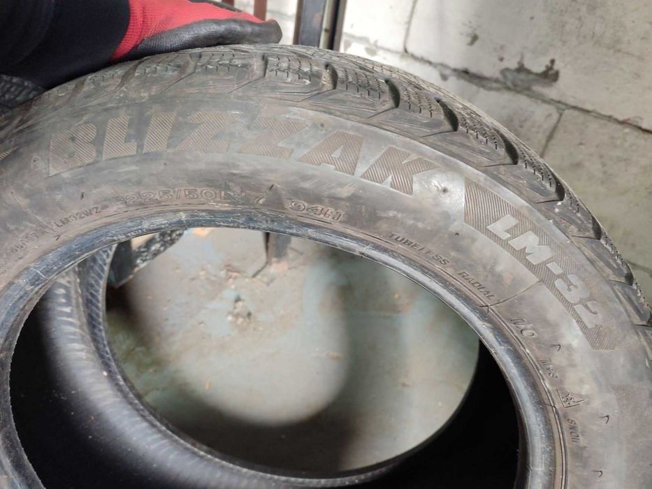 225/50 R17  Bridgestone Blizzak LM-32 шини зима