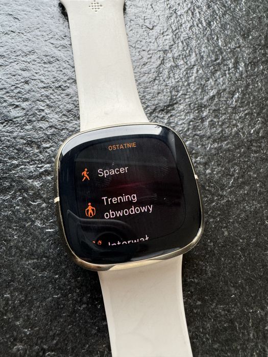 Smartwatch  Fitbit Sense - idealny prezent na gwiazdkę