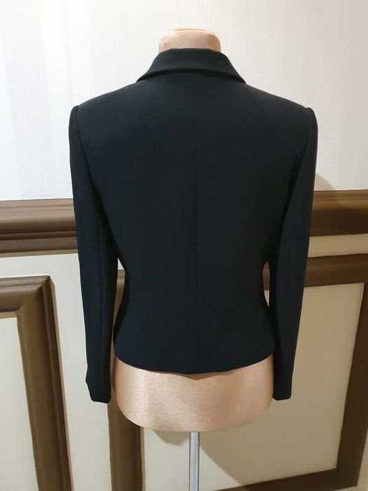 Elegancka czarna marynarka