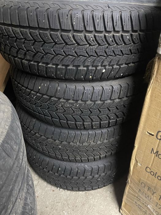 Зимова гума 215/65 R16