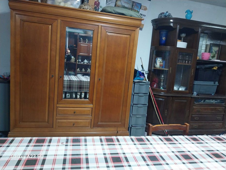 Vendo roupeiro  e movel de sala