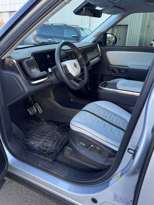 Rivian R1S Launch Edition