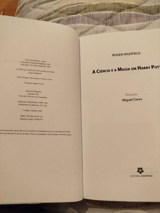 Livro A Ciência e a Magia em Harry Potter" 
de Roger Highfield