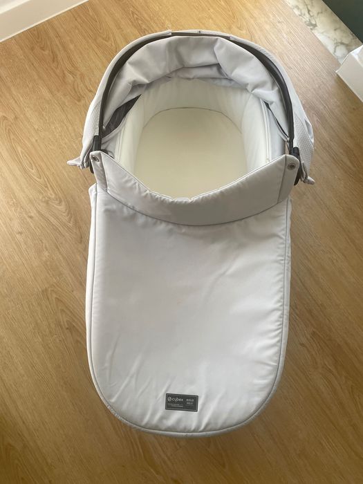 Alcofa Cybex Melio Cot quase nova + colchão