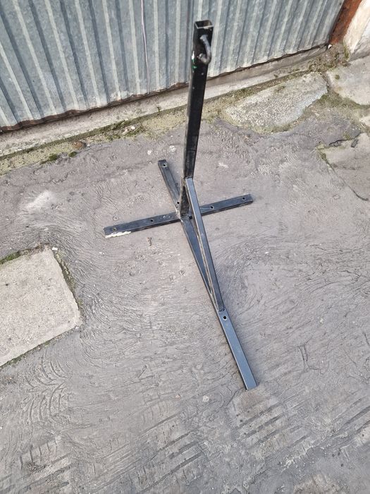 Solidny uchwyt stelaż na worek bokserski