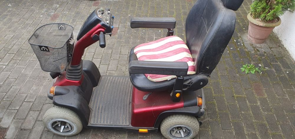 Wózek inwalidzki elektryczny