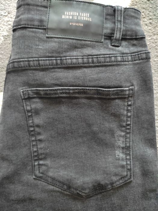 Czarne spodnie jeansowe Diverse 36