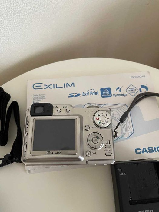Цифрова компактна камера Casio Exilim EX-P600
