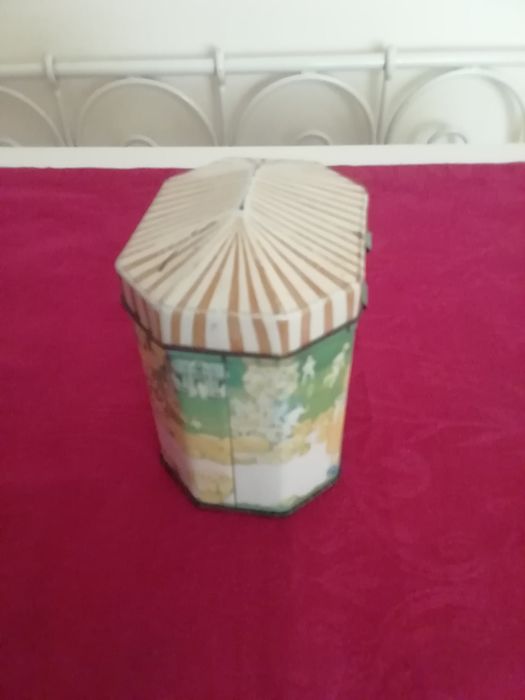 Lata inglesa, antiga, vazia