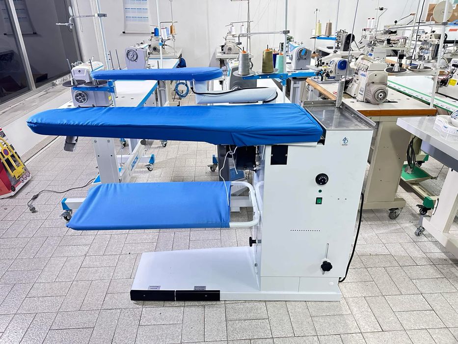 Mesa passar a ferro com aspiracao e insuflacao braco de mangas