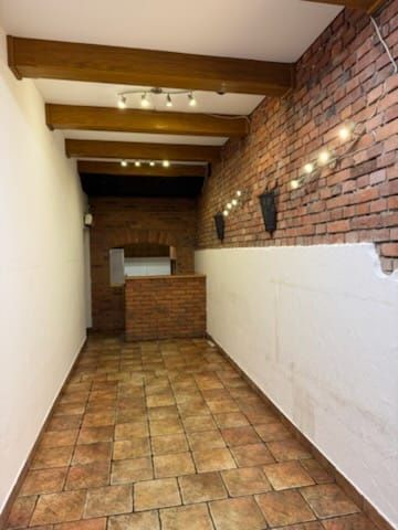 Wynajme lokal handlowo-usługowy lub gastronomiczny w centrum Czechowic, istnieje możliwość sprzedaży lokalu