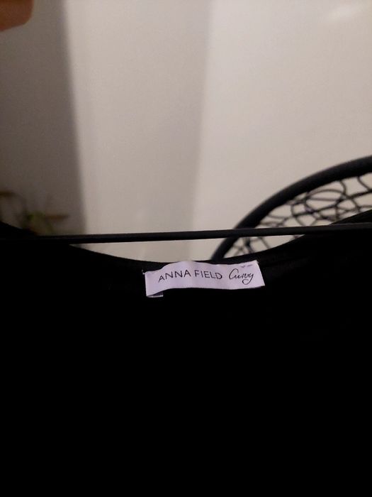 Elegancka czarna sukienka rozmiar 52