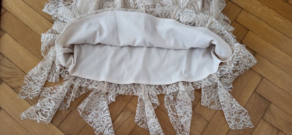 Sukienka Morgan&Co kremowa ecru bez ramion koronka frędzle ślub wesele