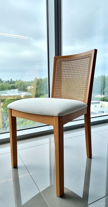 Cadeiras em cerejeira e palhinha