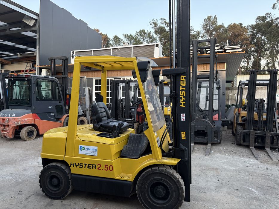 empilhador HYSTER H2.50XM – 2.500 kg | Gasóleo | Triplex