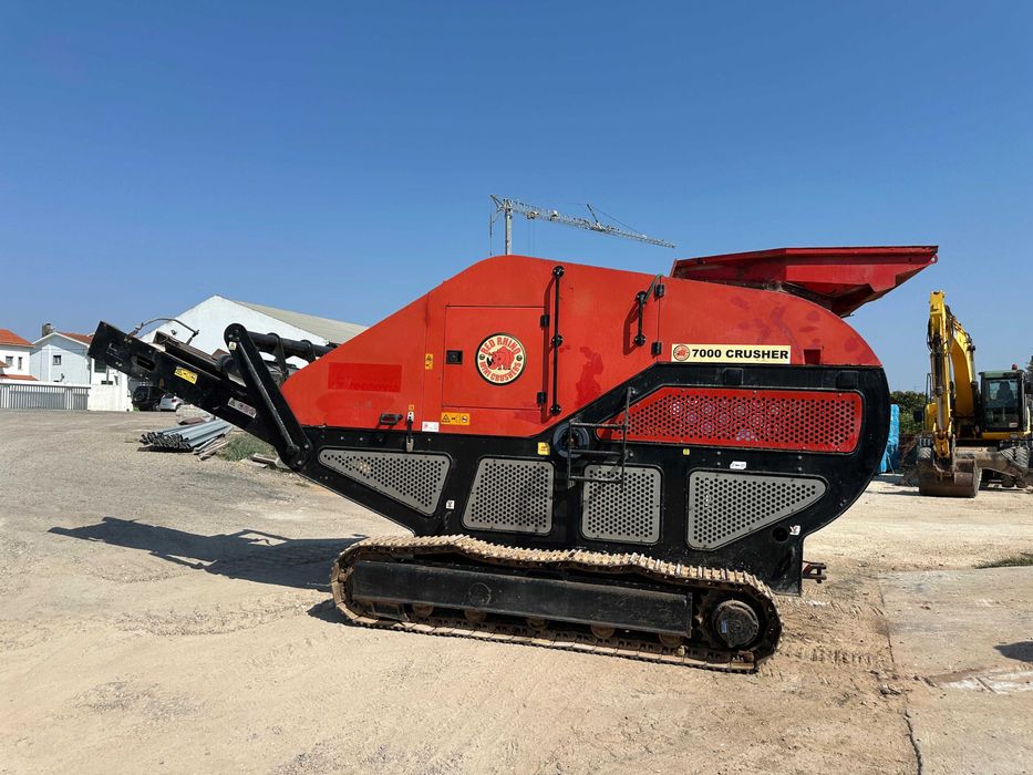 Britadeira Móvel de Lagartas Red Rhino 7000