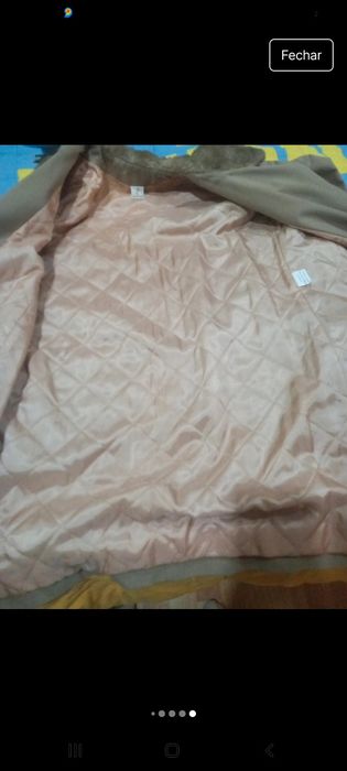 Casaco acolchoado com pelo sintetico