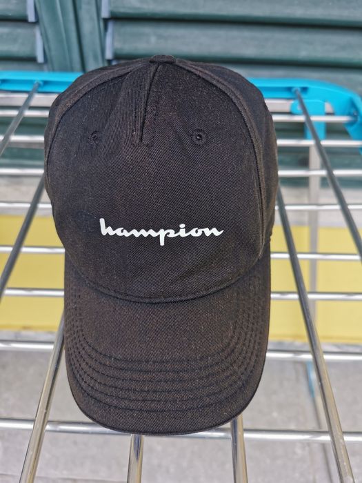 Vendo boné preto para homem da Champion