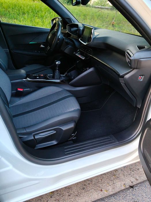 Peugeot 2008 Allure Pack S&S Virtual cockpit Kamera 360Navi