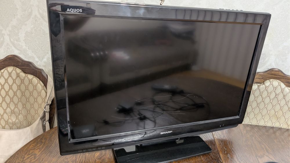 Телевізор Sharp LC-32DH510E + подарунок TV BOX X96