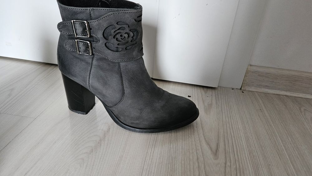 Szare czarne buty botki 38 na obcasie zimowe