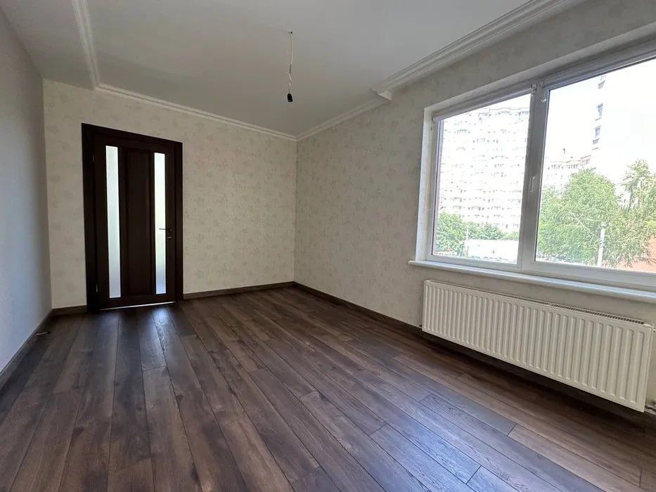 ЖК Радужный, 2 спальни и кухня, новый ремонт, низкий этаж