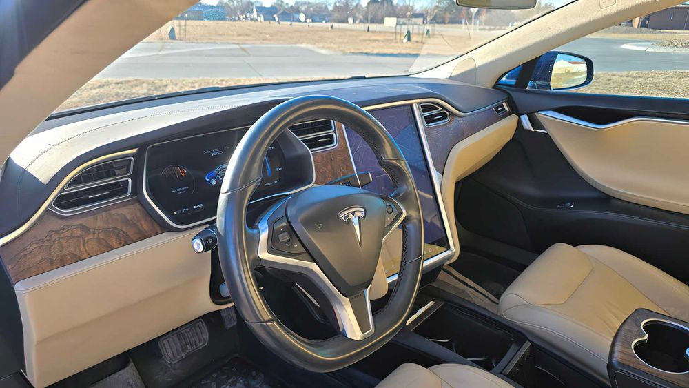 Tesla Model S 100D      2017