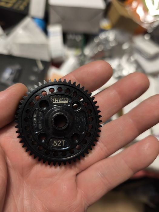 Engrenagem de dentes rectos em aço carbono GPM Racing 52T preta: Traxx