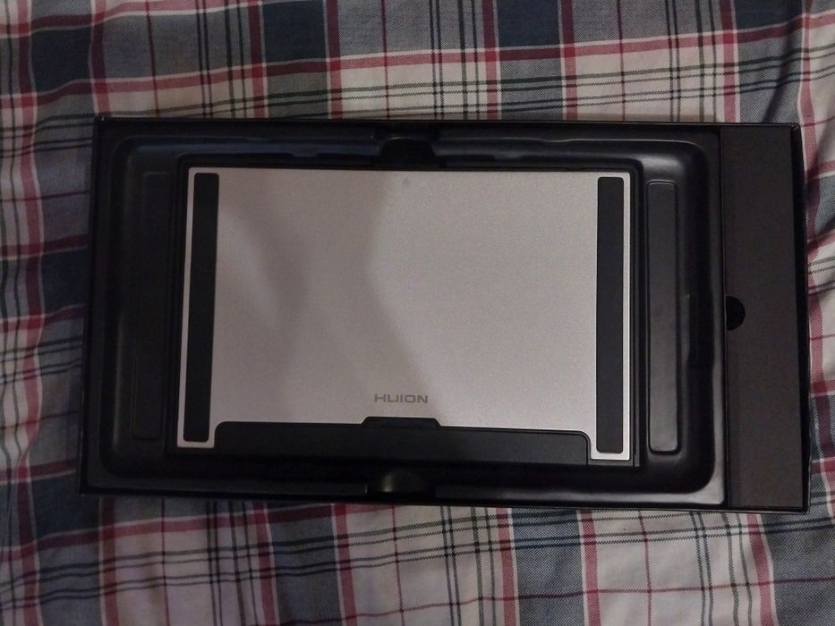 Графічний планшет / монітор HUION KAMVAS 12 Pro