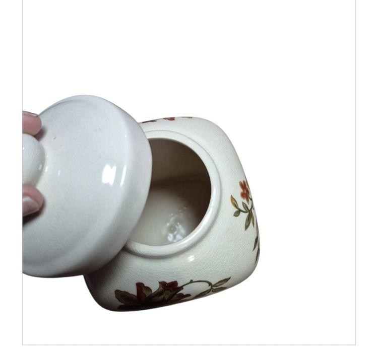 Piękna porcelanowy wazon z przykrywką