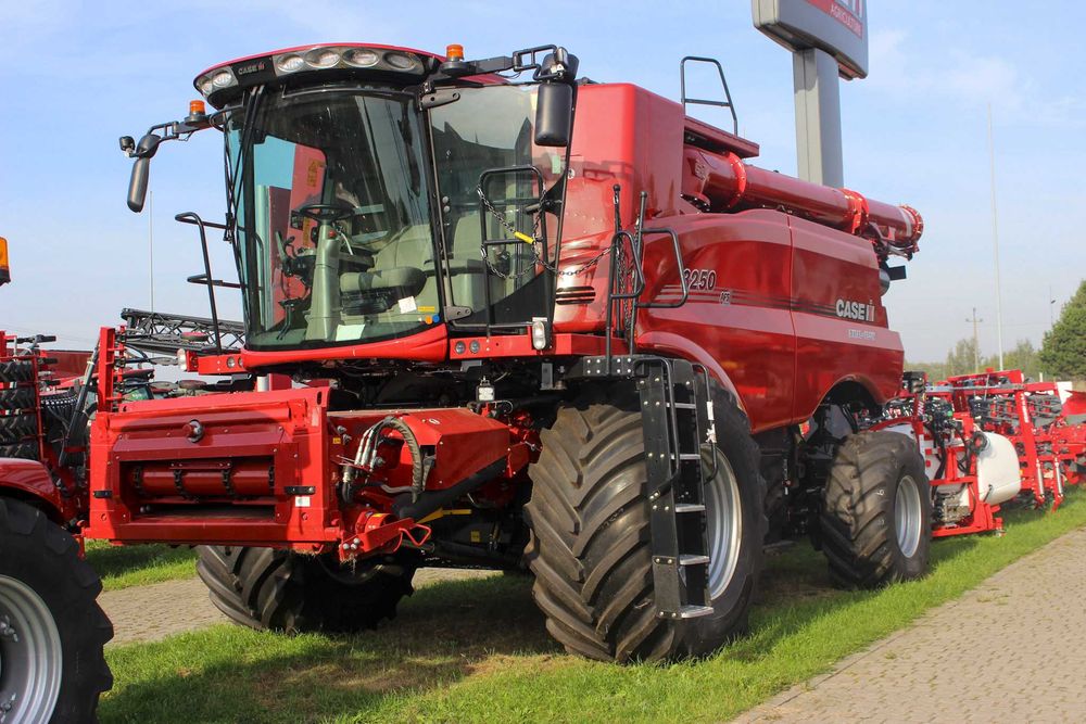 Kombajn rotorowy CASE IH 8250 nowy