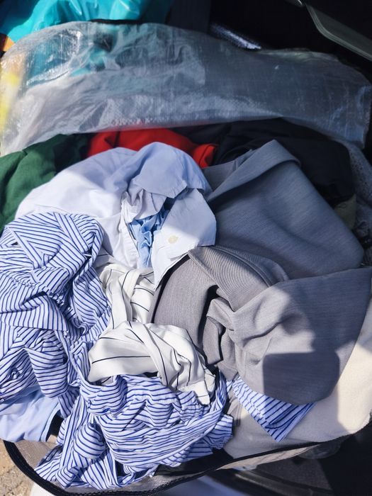 Lote de peças de roupa senhora mulher vestidos calças camisas casados