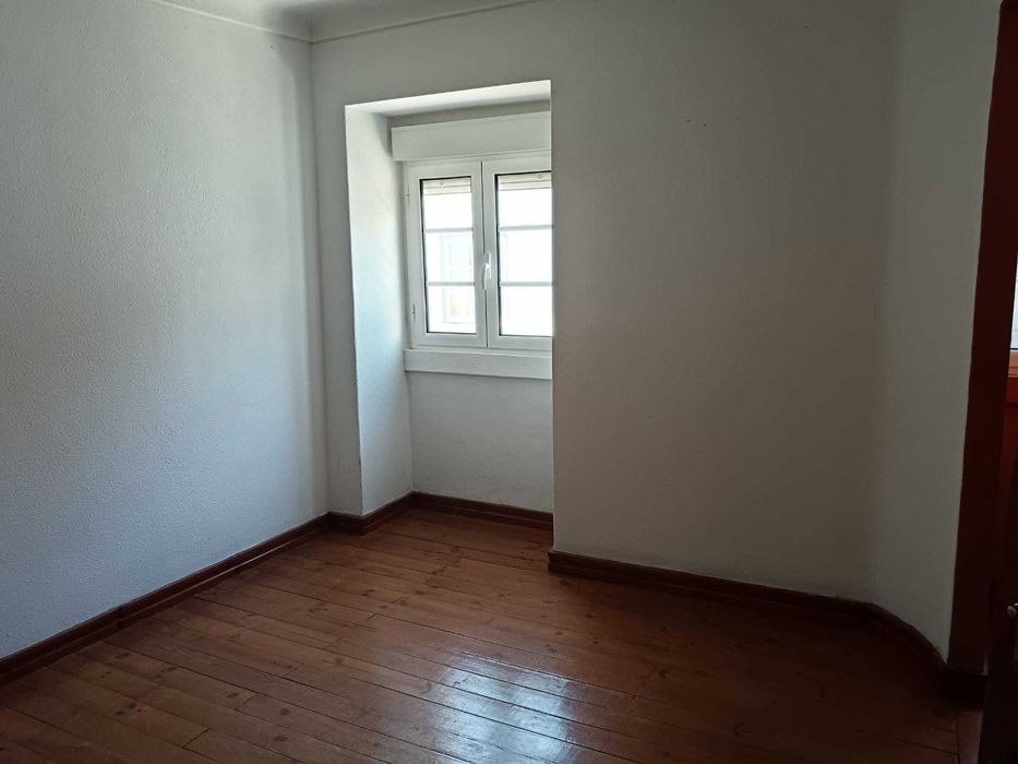 Vende-se Moradia