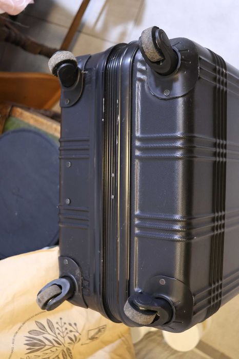 Чемодан  на 4-х колесах