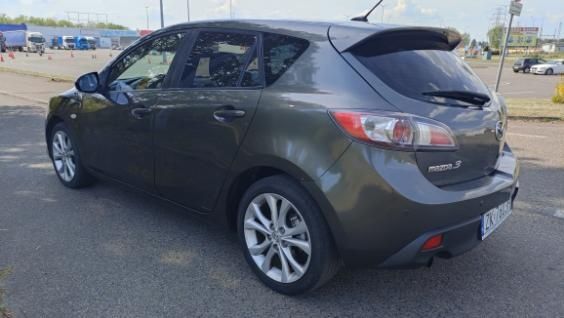 MAZDA 3 hatchback