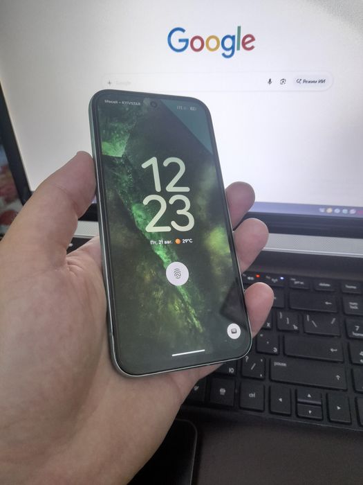 Продам Pixel 8a в дуже гарному стані + швидкий зарядний пристрій