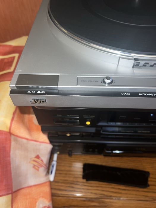 JVC L-A31 програвач вінілових платівок.