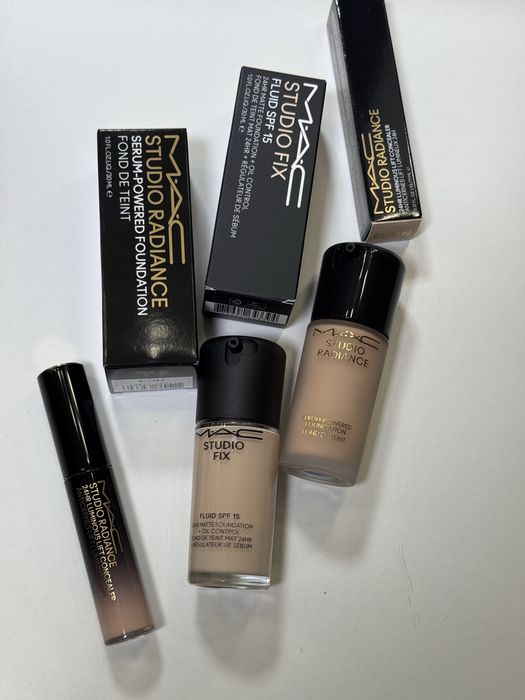 Тональна основа Givenchy Mac yves saint laurent