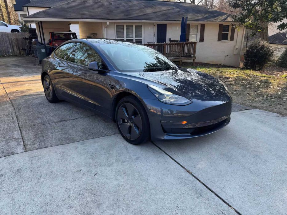 Tesla Model 3 Long Range      2022