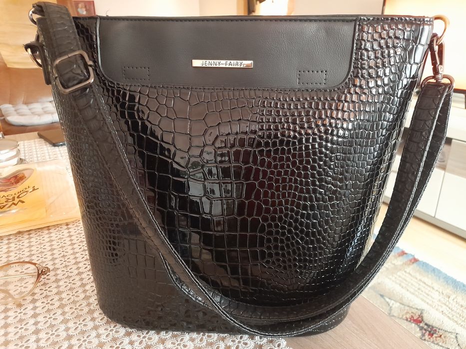 Torebka czarna na ramię