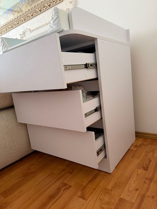 Пеленальний столик