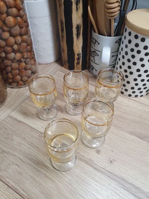 Stare kieliszki do wódki PRL złota obwodka 5 szt