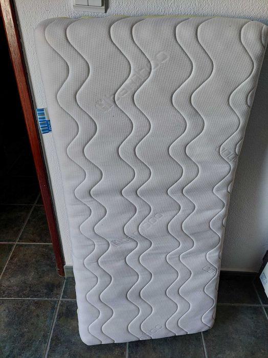 Colchão para cama de bebé